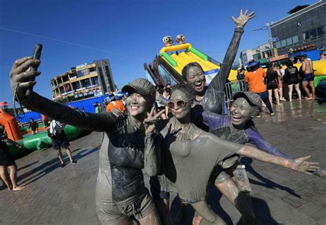 Muddy Waters South Korea Hold Worlds Largest Mud Festival Of Its Kind