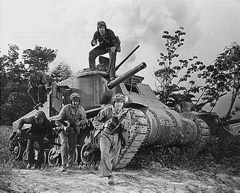 Photo Training Crew Posing With Their M3 Medium Tank At Fort Knox