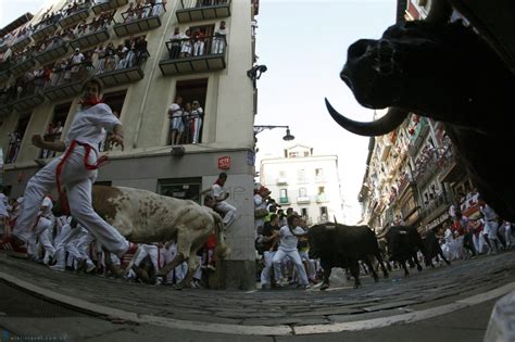Kèo tây ban nha vs argentina: Biển người tắm rượu vang, đua cùng bò tót ở Tây Ban Nha