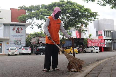 Dulunya tukang sapu jalanan, sekarang menjadi. Cara Menjadi Sapu Jalanan : Jalan Malaikat Lembaga Bahasa Universitas Sanata Dharma / Cara ...