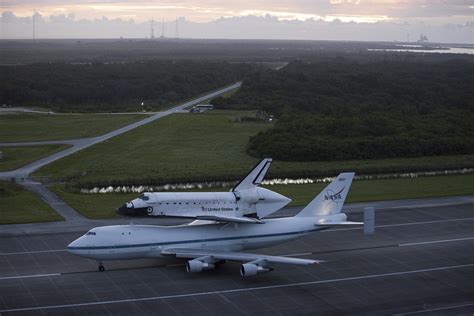 Endeavour Taxis To Runway Atop Shuttle Carrier Aircraft K Flickr