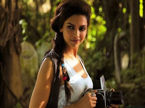 Bollywood Beautiful Actress Deepika Padukone Latest Pic Sms In Hindi Latest Hindi Sms