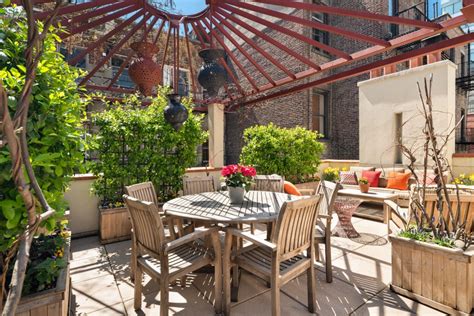 35m East Village Carriage House Boasts A Private Courtyard And An