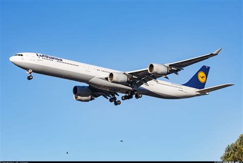 Lufthansa Airbus A340 642 D Aiha Nürnberg On Final Approach To Los