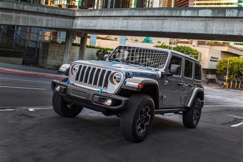 jeep reveals  electric wrangler carbuzz