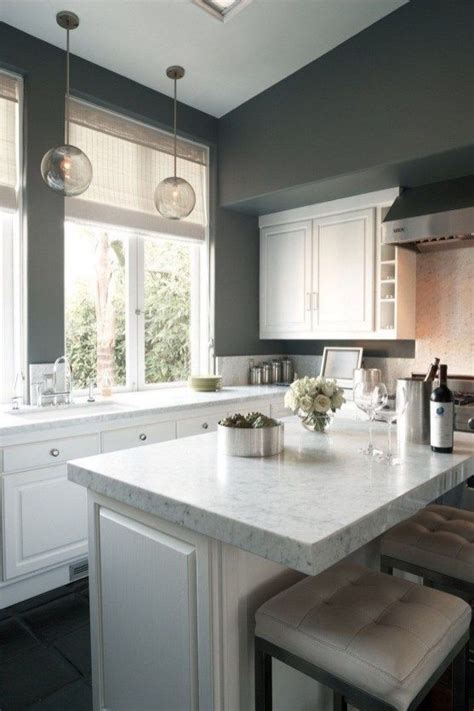 29 Gorgeous White Kitchen With Dark Lower Cabinets 20 In 2020