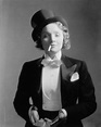 Marlene Dietrich in a Tuxedo | Marlene dietrich, Androgynous women ...