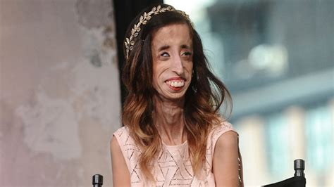 lizzie velasquez campaigns against bullying with i m with lizzie life grazia