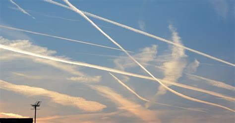 Scientists Disprove Airplane Chemtrail Theory