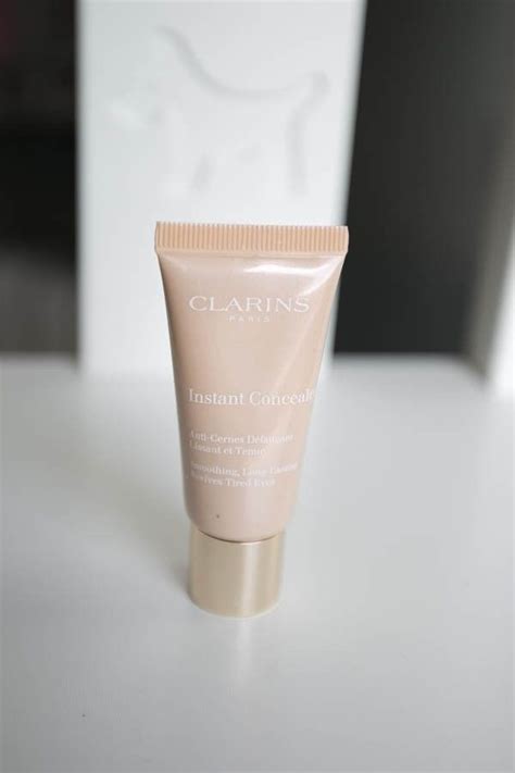 Instant concealer provides customised correction for all types of dark circles, this concealer answers a major cosmetics issue. Консилер Clarins Instant Concealer в оттенке 01 | Консилер ...