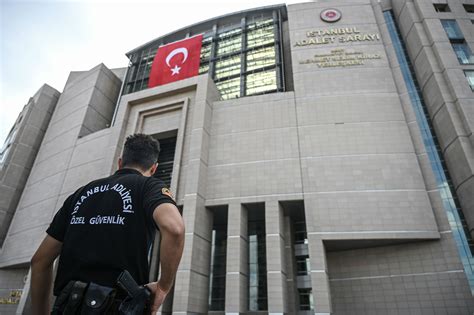 Turkish Court Acquits Academic Over Peace Petition Middle East Eye