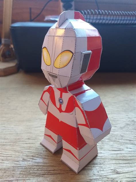 Papercraft Ultraman Hayata Forja De Papel
