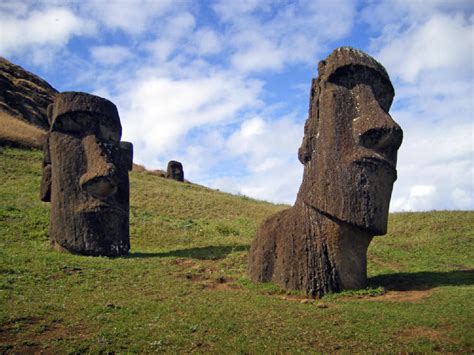 Easter Islands Famous Stone Heads Look Upward To The Stars