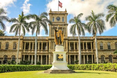 Historic Honolulu Statue Palace Buildings Churches And Monuments