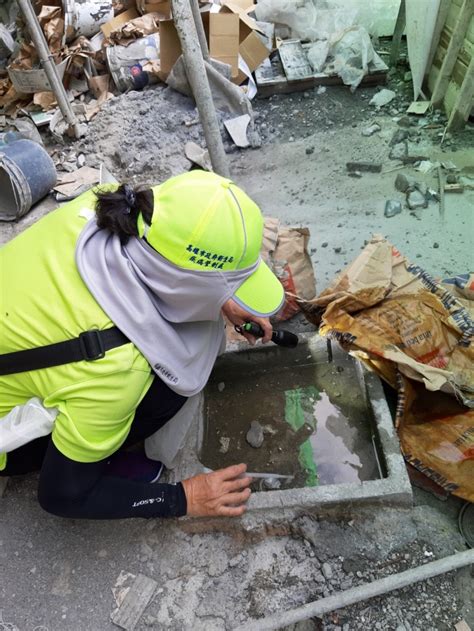 板橋及高雄醫院爆確診 封鎖邊境至6/18 疫亂引發股市融資大減162億 國安基金口頭喊話 台股首季逾百 國際疫情壓力大?!美國成疫苗軍火庫 拜登宣布送海外兩千萬劑新冠疫苗!通膨隱憂籠罩 美股收低 台積. 疫病》高雄人注意!三民區男攤販染登革熱 本土第2例 - 生活 - 自由時報電子報
