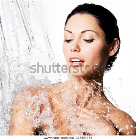 Beautiful Naked Woman Wet Body Splashes Photo De Stock Modifiable