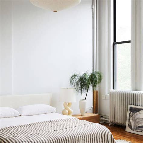 In the case of the living room, the view outside might not always be an option, and often the focus is firmly kept. 27 Minimalist Bedroom Ideas to Inspire You to Declutter