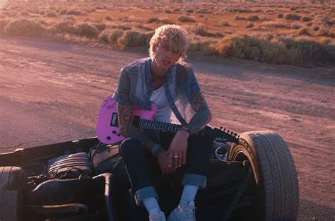 Последние твиты от blonde don (@machinegunkelly). Machine Gun Kelly & Blackbear's 'My Ex's Best Friend ...