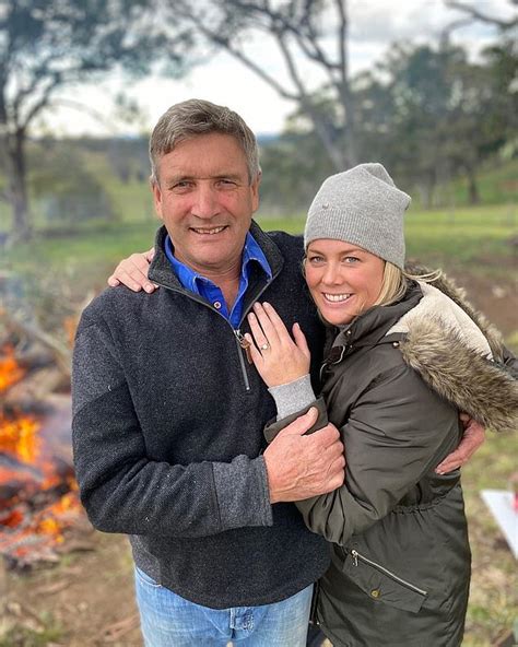 Samantha armytage and sunrise crew jet in to waikiki as they prepare to broadcast the show for an entire week overseas. Samantha Armytage: Fans speculate on her wedding dress ...