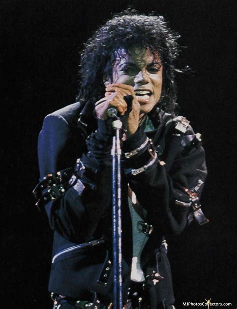Crna Ko Na Jakna Michaela Jacksona S Turneje Bad Prodaje Se Za