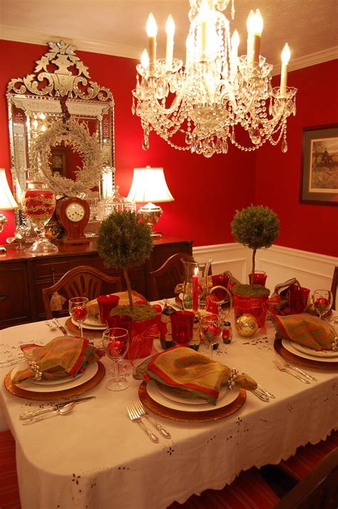 Beautiful Christmas Centerpiece With Adorable Red And White Homesfeed