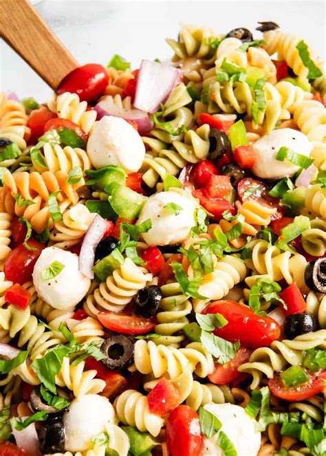 .tri color pasta recipes on yummly | tri color pasta with chickpeas and salami, incredible bacon ranch pasta salad, zesty italian pasta salad. EASY Pasta Salad Recipe with Italian Dressing - I Heart ...