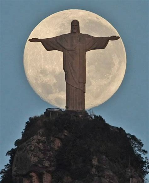 A symbol of christianity across the world, the statue has also become a. Christ the Redeemer (statue) - Rio de Janeiro, Brazil ...