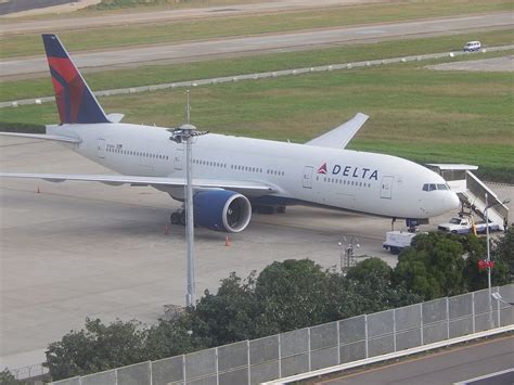 Delta Air Lines Fleet Boeing 777 200lr Details And Pictures