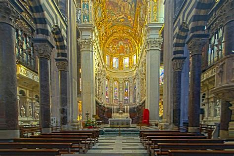 San lorenzo recupera a ángel y gordillo. Die Kathedrale von San Lorenzo - Ligurien - Italien