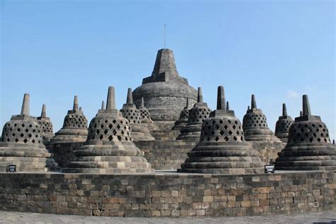 Peninggalan Sejarah Unik Di Indonesia Borobudur Temple Thousand