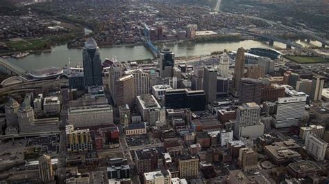 population in cincinnati s urban core grew 11 percent in 2016 report says cincinnati business