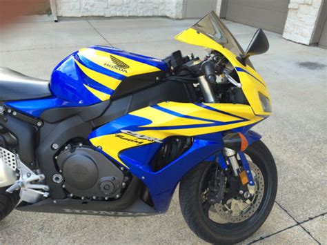 2006 Honda Cbr 1000 Rr 1000rr Only 5k Miles Blue And Yellow Excellent