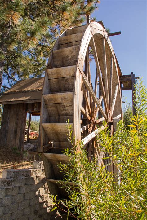 Water Wheel Located At Larsens Farm Apple Hill Near Pla Flickr