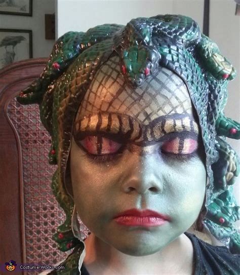 I was sent a scifi type picture of a beautiful medusa wearing the g. Best 25+ Medusa headpiece ideas on Pinterest | DIY samhain headdresses, Medusa fancy dress ...