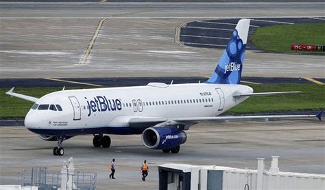seattle woman not allowed to board jetblue plane because her shorts were too short