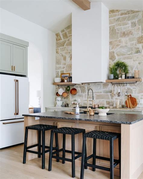 Stone Backsplash Inspiration Design Trend Round Up — Farmhouse Living
