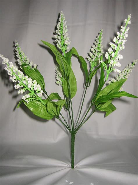 Your choice of silk flowers depends on how you will use them. Spume Bush - #K820/7W | KSW Wholesale Silk Flowers
