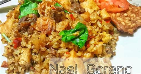 Tak perlu keahlian khusus untuk bisa memasak menu khas masyarakat indonesia ini. Resep Nasi Goreng Rumahan Kuliner Terkini!