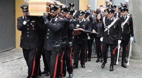 Ariccia Piange Il Carabiniere Ciro Maione Folla Per Lultimo Saluto