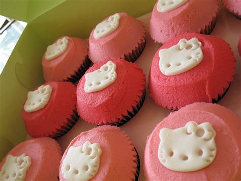 Hello Kitty Cupcakes Hello Kitty Cupcakes Rose Cupcakes Dessert