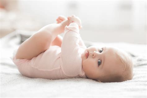 Nos conseils et techniques pour réaliser un massage bébé parfait Ynée