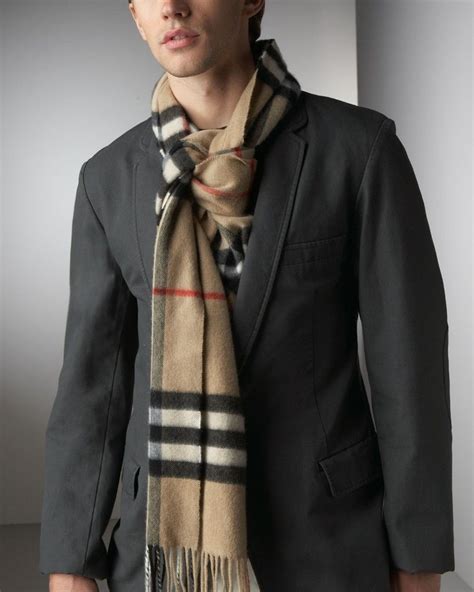 Different Ways To Tie A Scarf For Men How To Wear Scarves Scarf Men