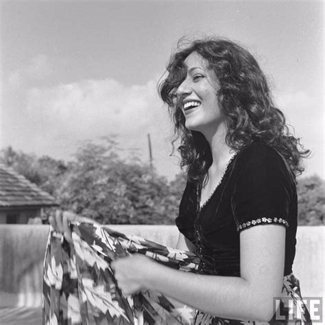 Ageless Beauty Of India 26 Glamorous Photos Of Madhubala In The Early 1950s ~ Vintage Everyday