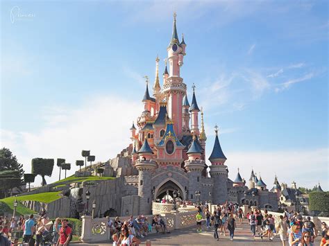 Barcelona, spain 33 contributions 18 helpful votes. Disneyland Paris: eine magische Reise ins Land der Disney ...