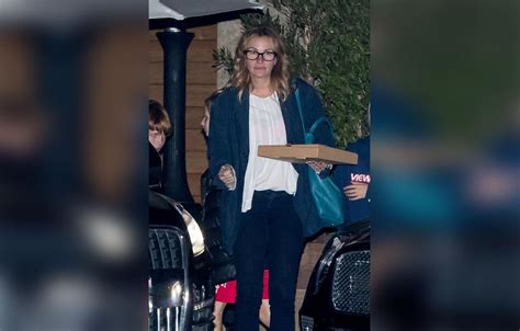 Julia Roberts Weight Gain Pizza Photos Actress Packs On Pounds As
