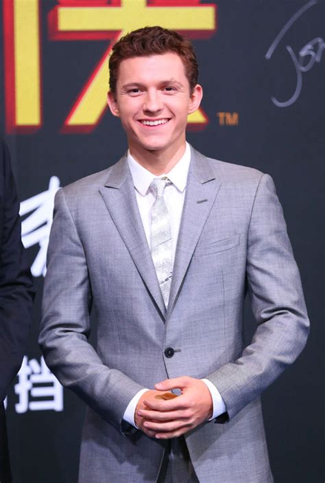 He plays while on movie press tours in asia. Avengers Infinity War - Watch Spider-Man Tom Holland SPOIL ...