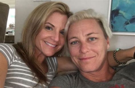 Abby Wambach Engaged To Christian Mom Blogger Glennon Doyle Melton Christian Mom Mom Blogger