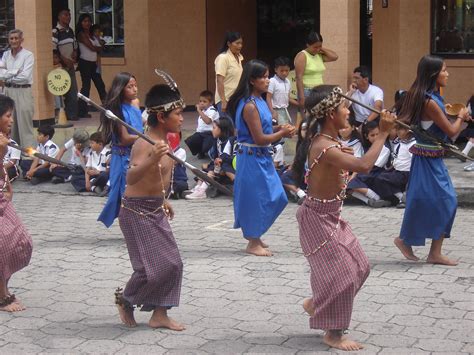 Pastaza El Tradicional Desfile Indígena Por Las Fiestas De Puyo A