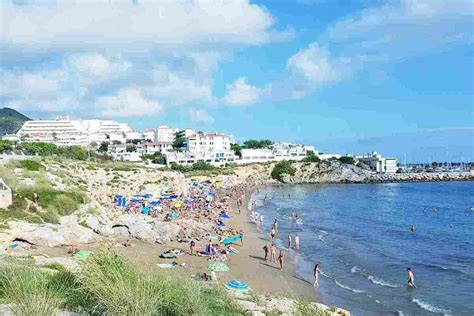 Les Millors Platges Per Fer Nudisme A Catalunya Cala D Els Balmins A Sitges