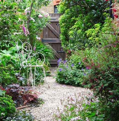 Nice 30 Beautiful Small Cottage Garden Design Ideas For Backyard